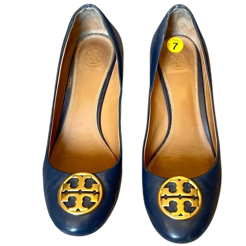 Tory Burch Chelsea Leather Navy Block Heels Women's Shoes Gold Medallion Size‎ 7